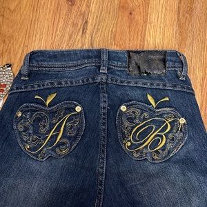 NEW WITH TAGS APPLE BOTTOM JEANS SIZE 1/2